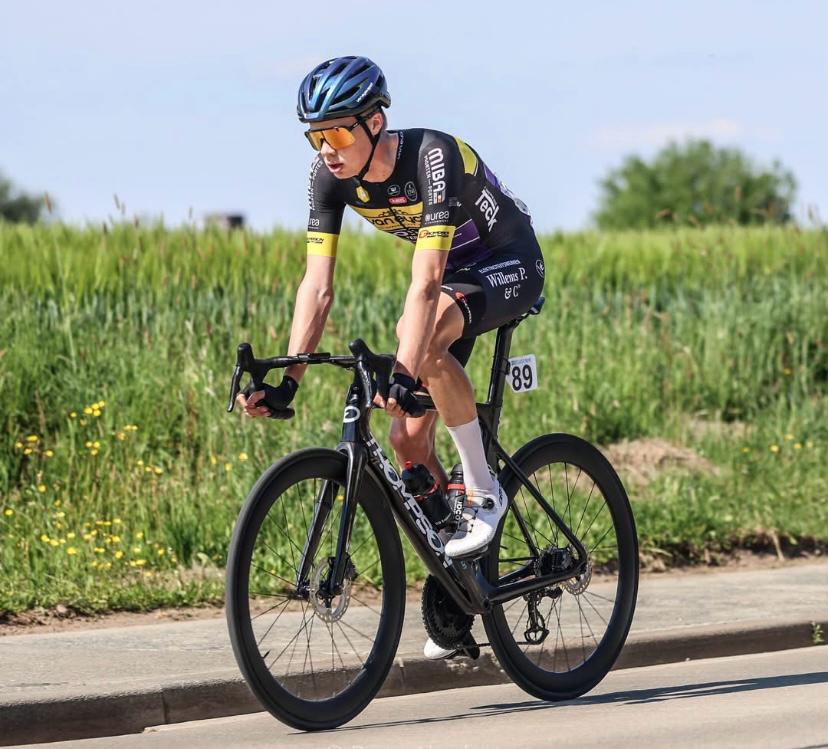 Foto van Robbe tijdens het koersen